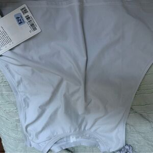 White lululemon tank top